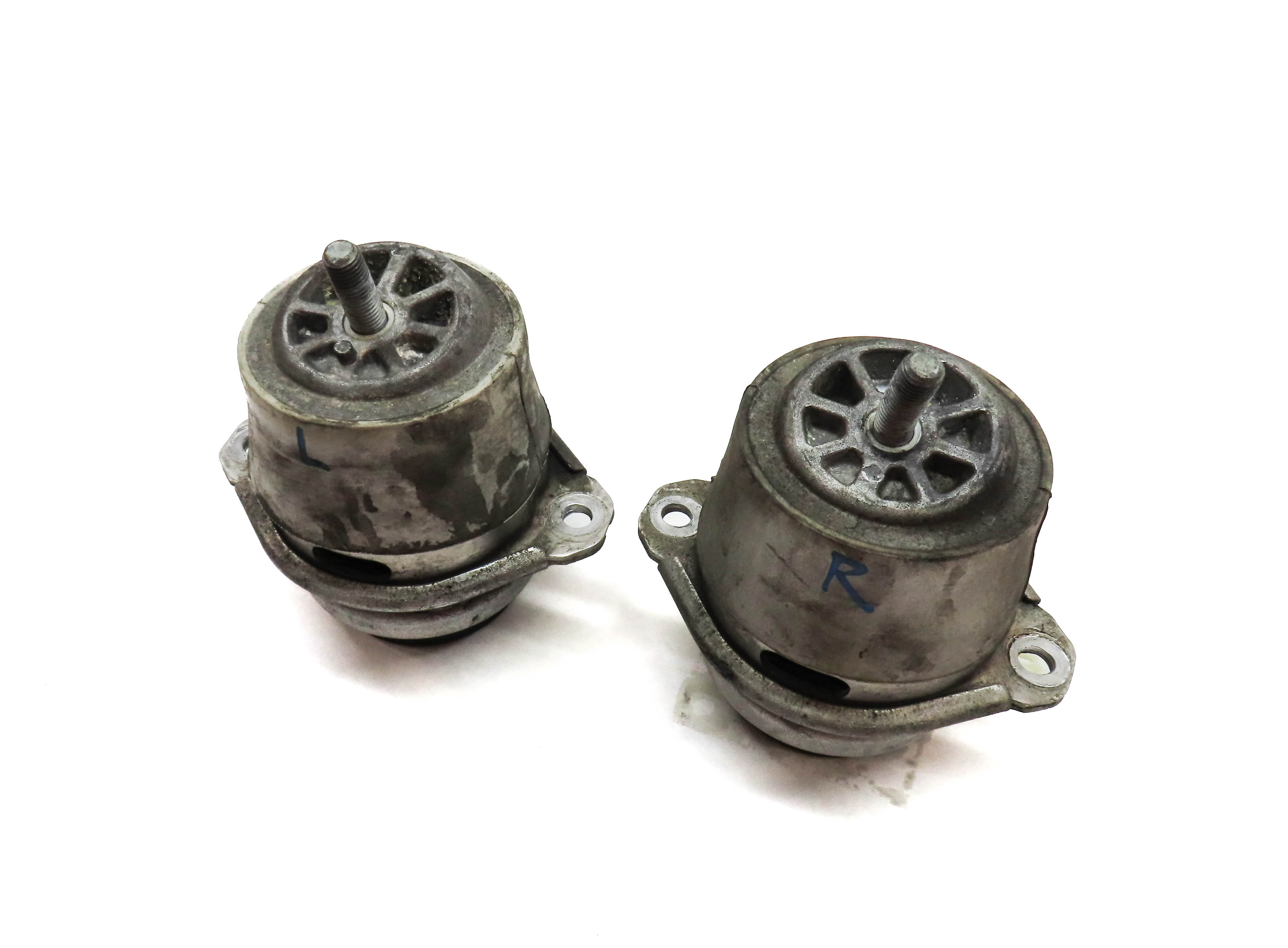 2011 PORSCHE CAYENNE (958) 3.0L HYBRID (M06.EC) ENGINE MOTOR MOUNT SET/2 — exact item pictured